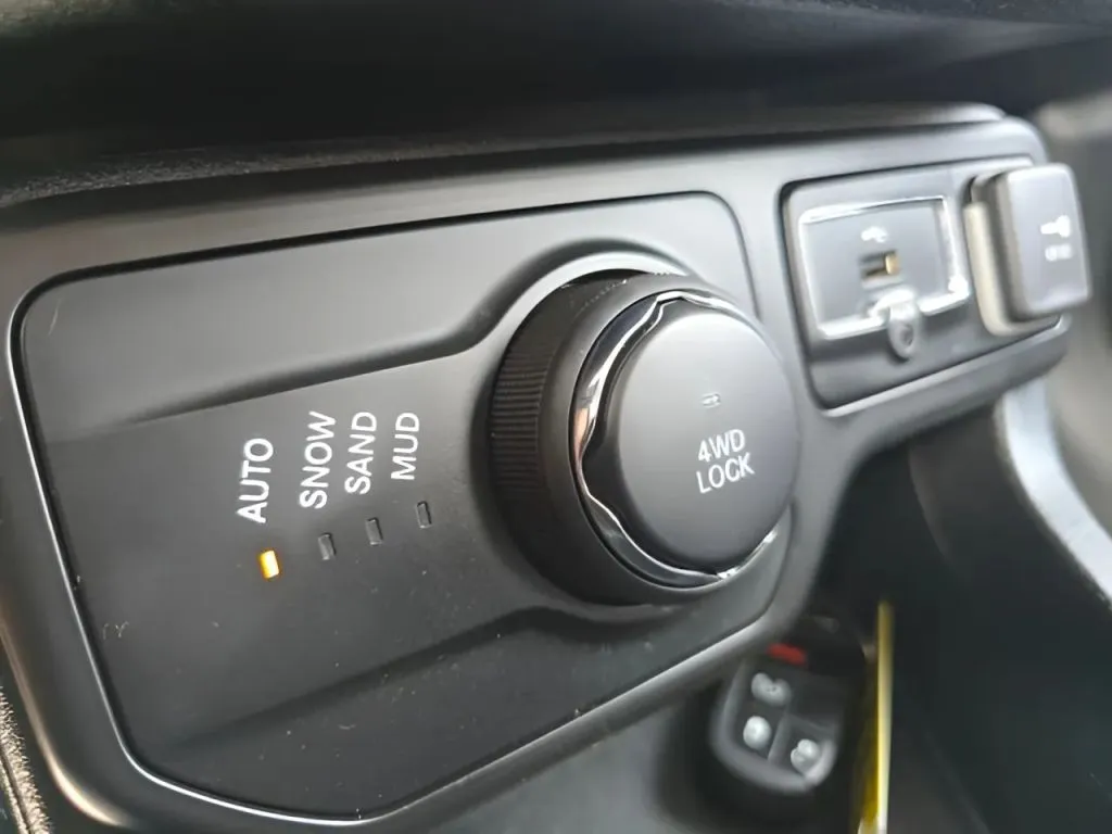 Jeep Renegade photo 28