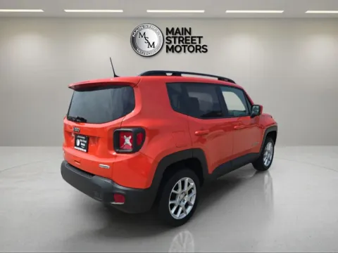 More photos of 2019 Jeep Renegade Latitude Sport Utility 4D at Main Street Motors, IN