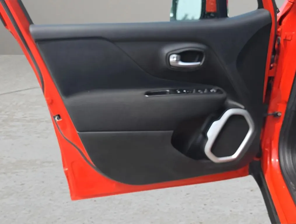 Jeep Renegade photo 9