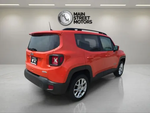 More photos of 2019 Jeep Renegade Latitude Sport Utility 4D at Main Street Motors, IN