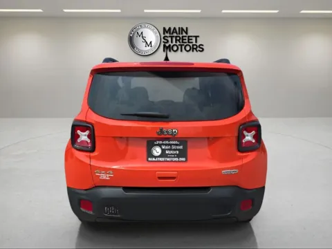 More photos of 2019 Jeep Renegade Latitude Sport Utility 4D at Main Street Motors, IN