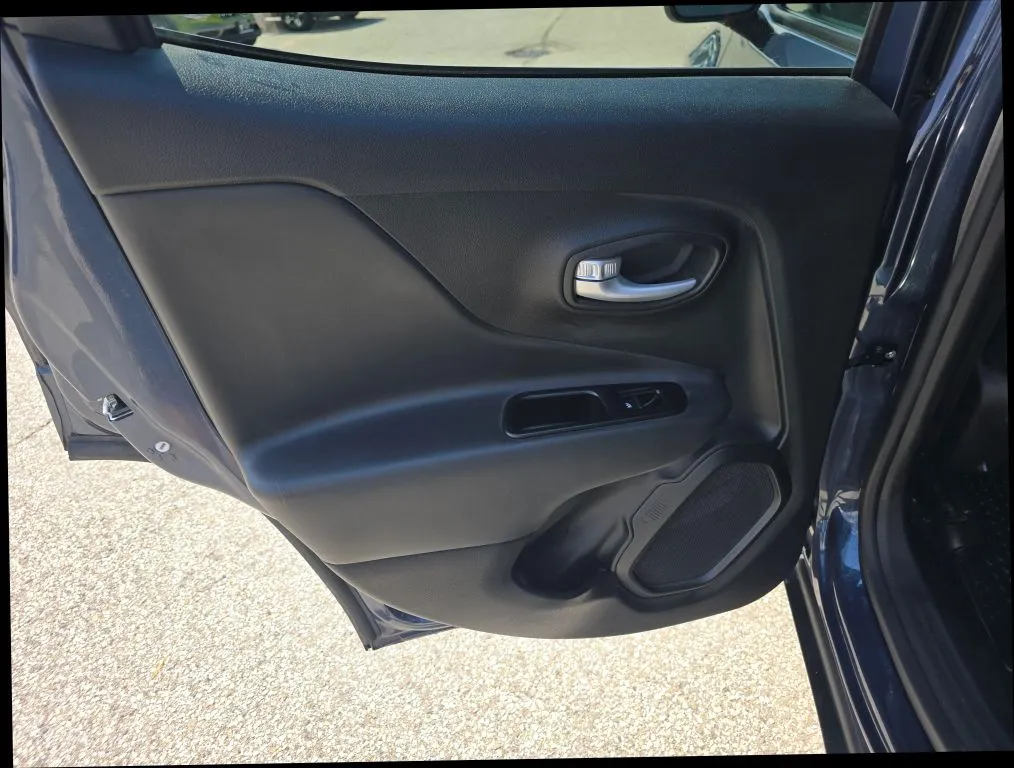 Jeep Renegade photo 11
