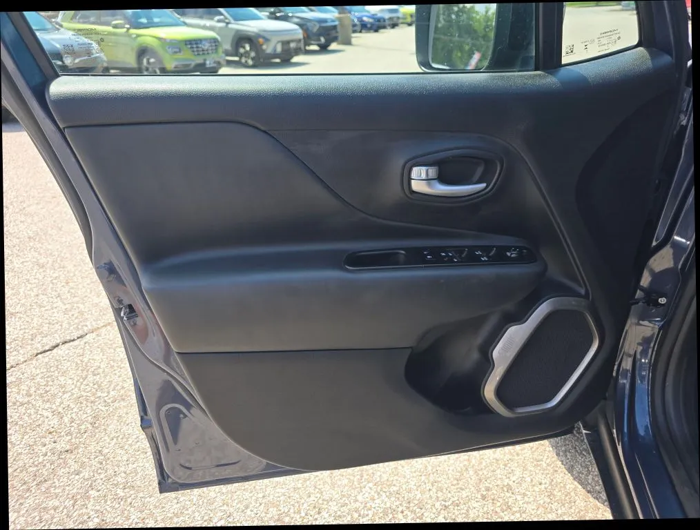 Jeep Renegade photo 9