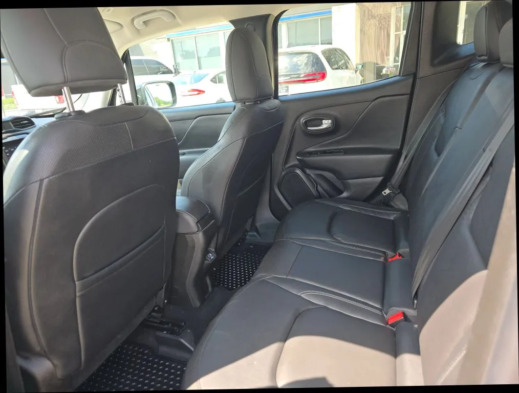 Jeep Renegade photo 12