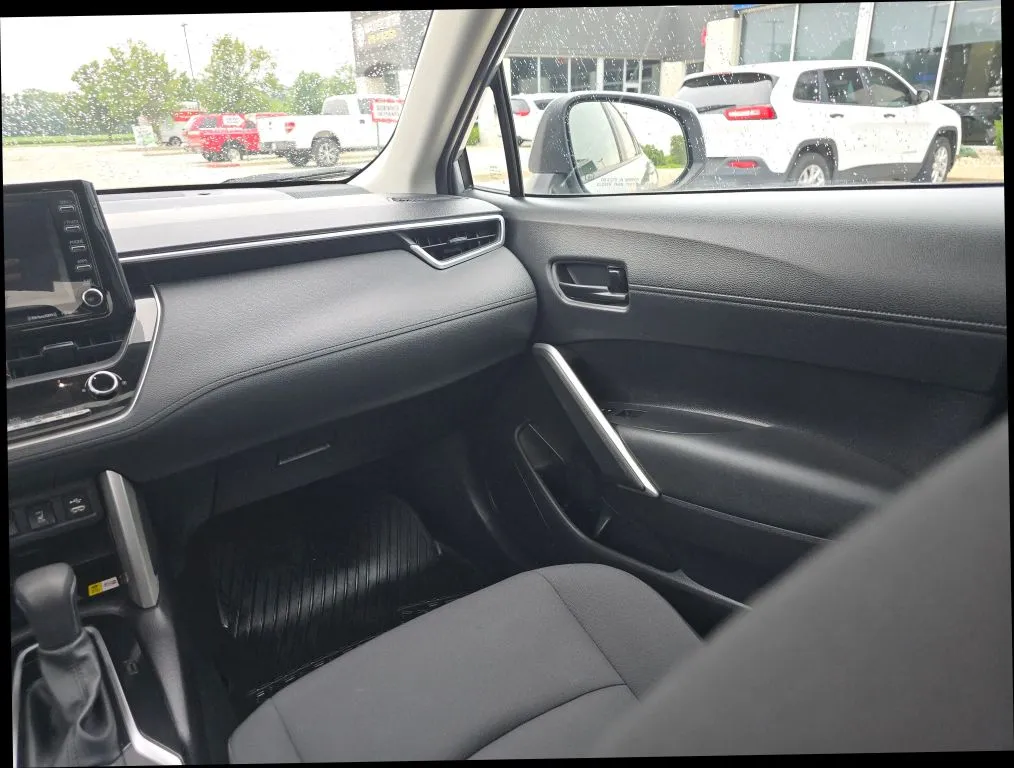 Toyota Corolla Cross photo 16