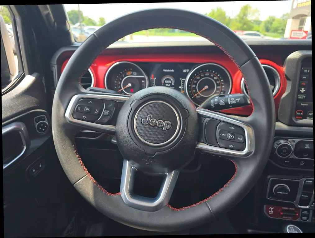 Jeep Wrangler photo 16
