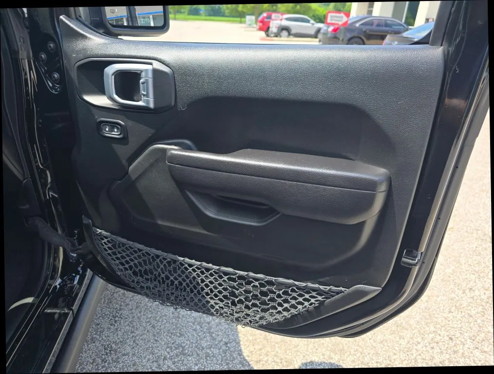 Jeep Wrangler photo 20