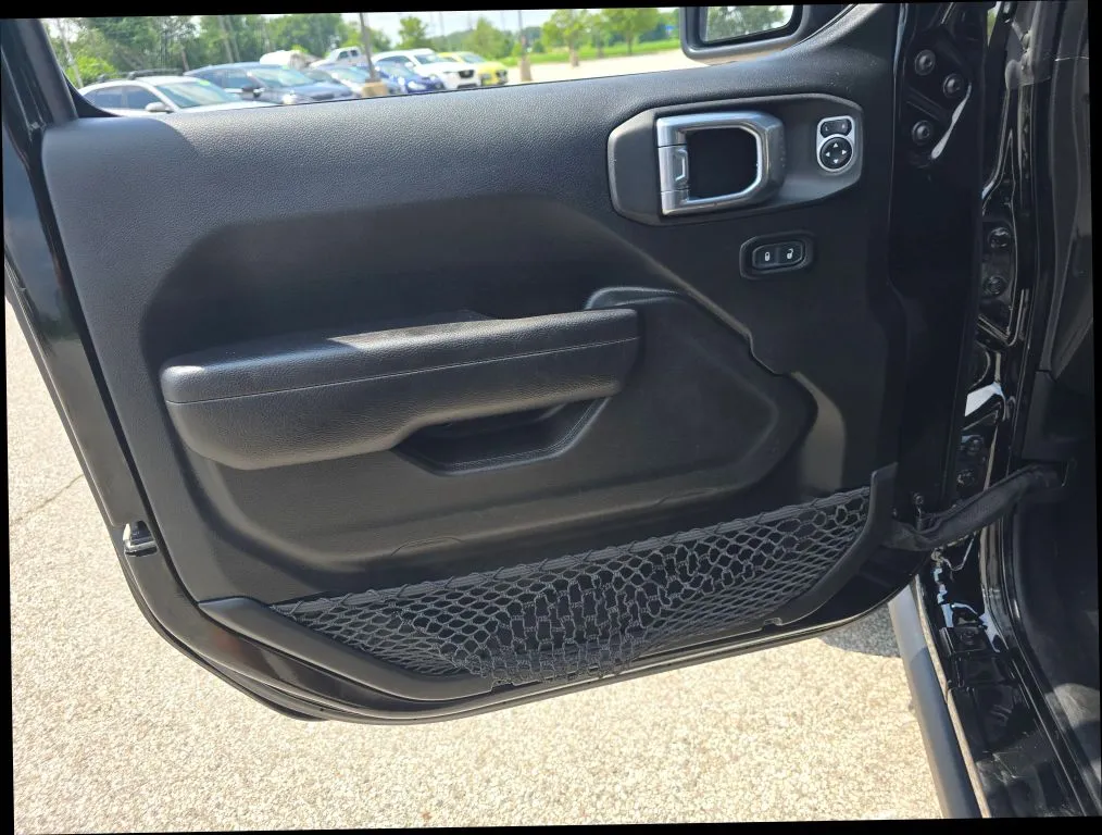 Jeep Wrangler photo 9