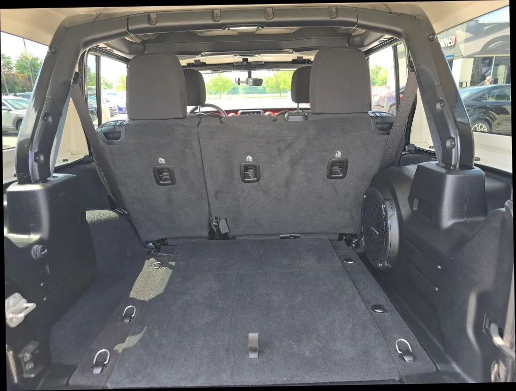 Jeep Wrangler photo 17