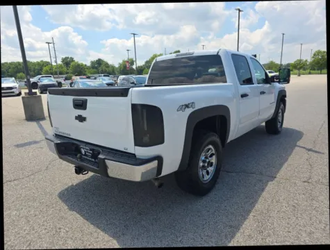 More photos of 2008 Chevrolet Silverado 1500 Crew Cab LT Pickup 4D 5 3/4 ft at Main Street Motors, IN