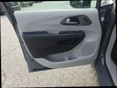 More photos of 2023 Chrysler Pacifica Touring L Van 4D at Main Street Motors, IN