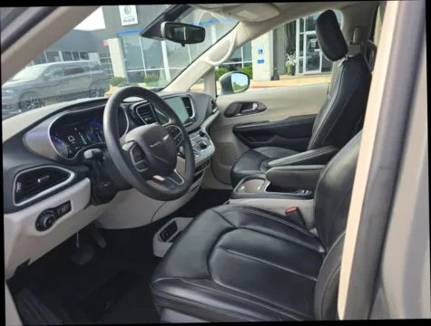 More photos of 2023 Chrysler Pacifica Touring L Van 4D at Main Street Motors, IN