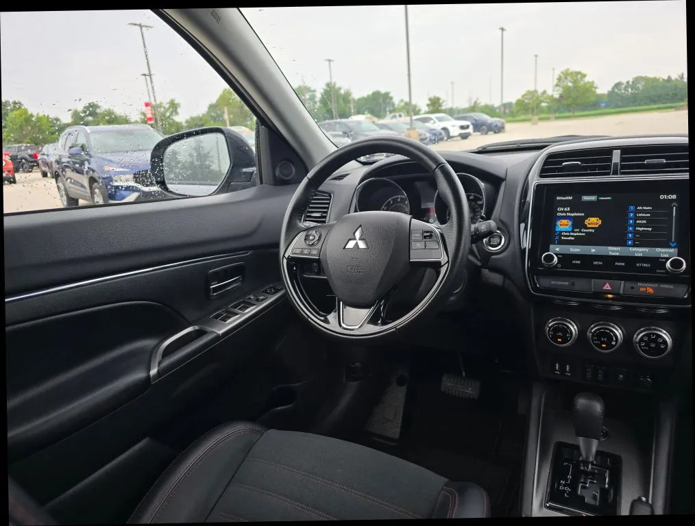 Mitsubishi Outlander Sport photo 14