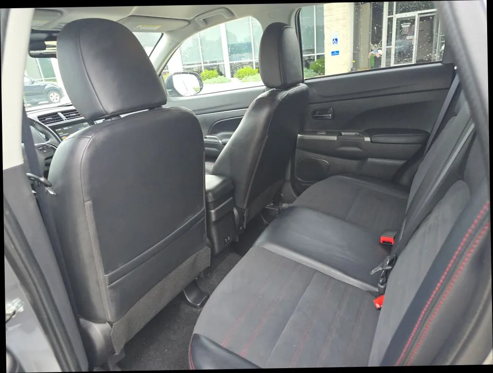 Mitsubishi Outlander Sport photo 12