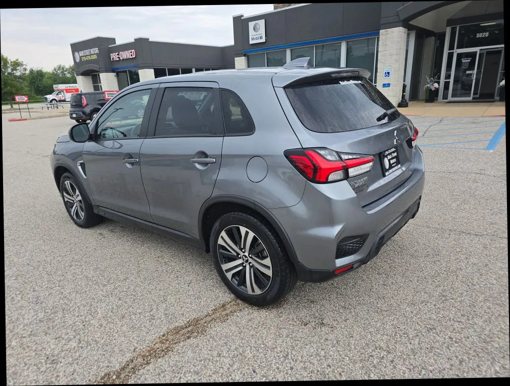 Mitsubishi Outlander Sport photo 2