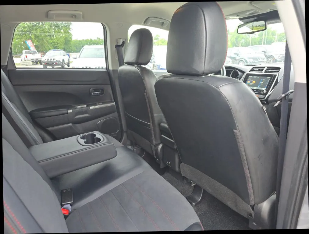Mitsubishi Outlander Sport photo 19