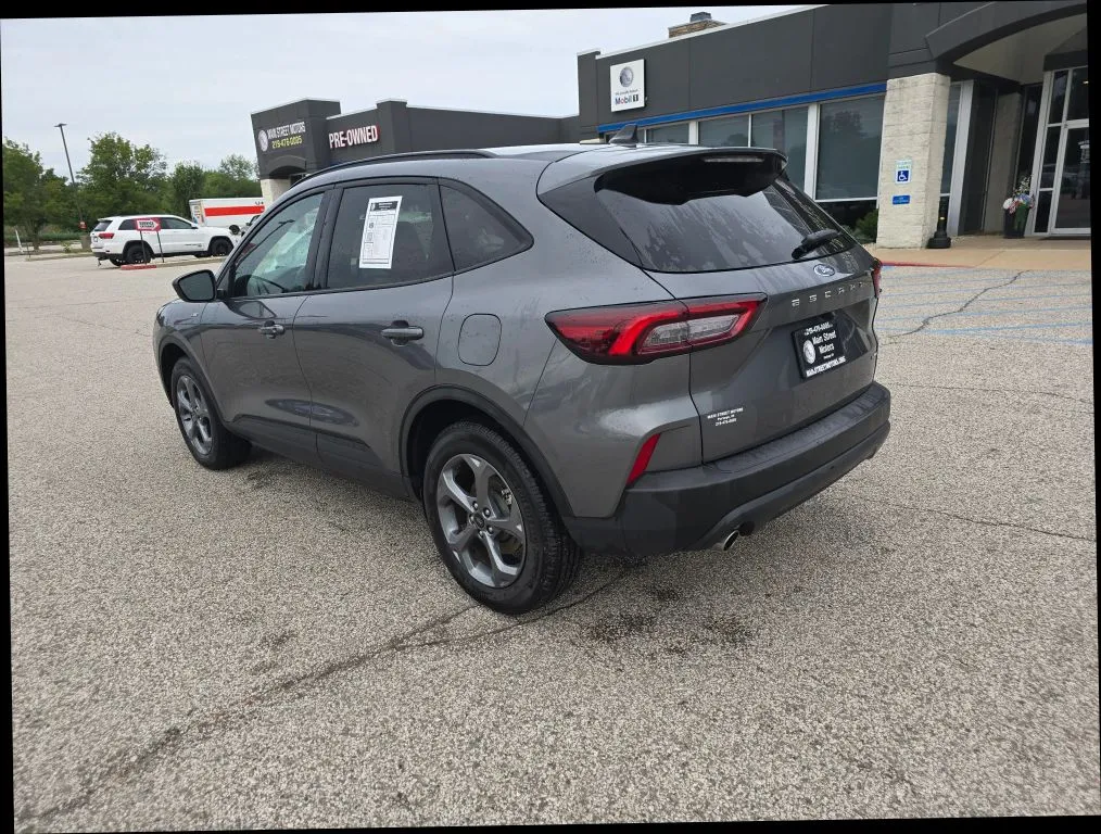 Ford Escape photo 2