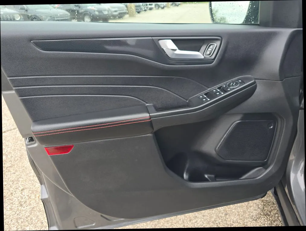 Ford Escape photo 9