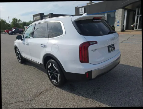 Photos of 2025 Kia Telluride S Sport Utility 4D for sale in Portage, IN at Main Street Motors