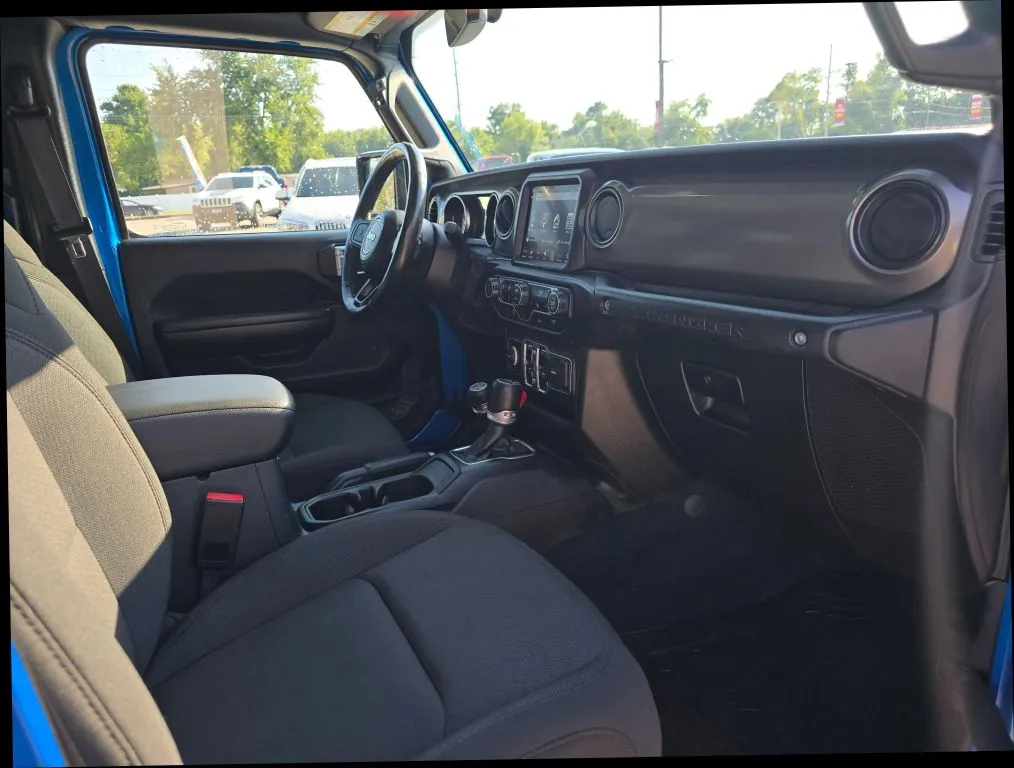 Jeep Wrangler photo 22