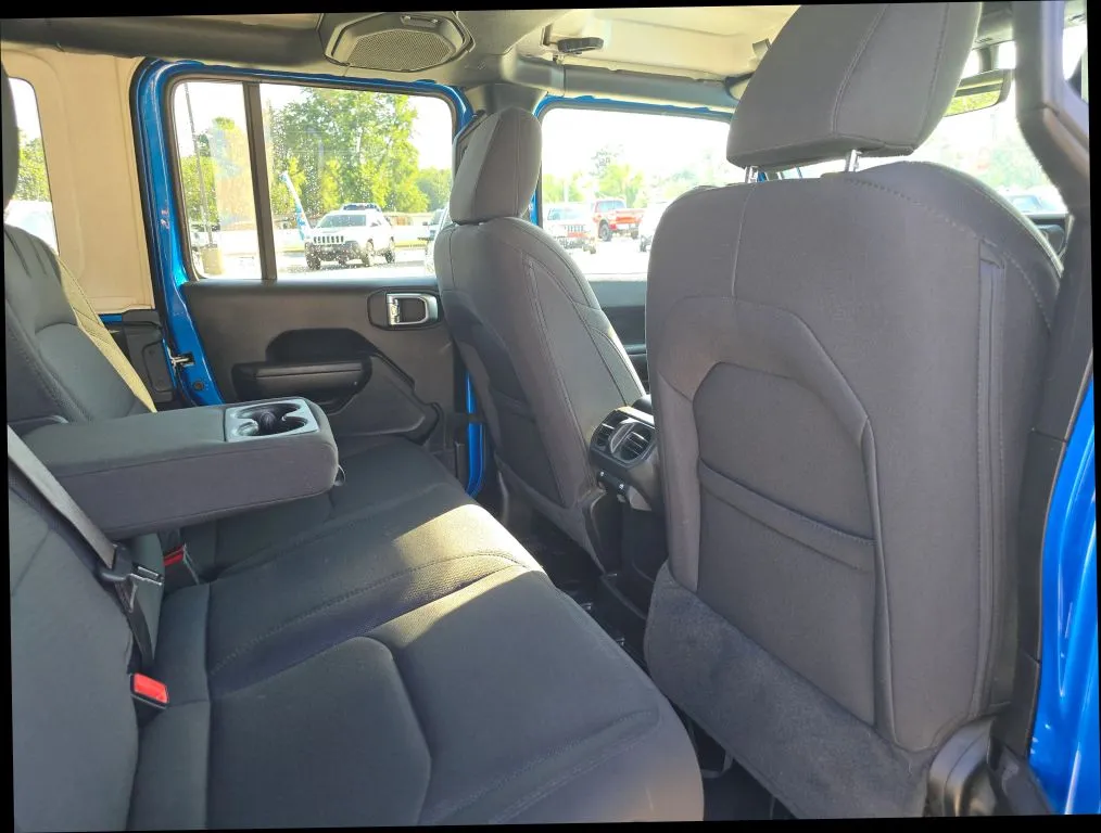 Jeep Wrangler photo 20