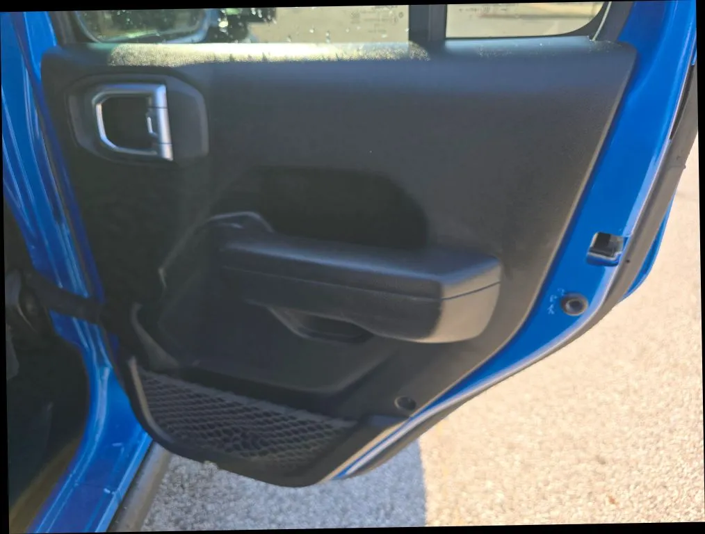Jeep Wrangler photo 19