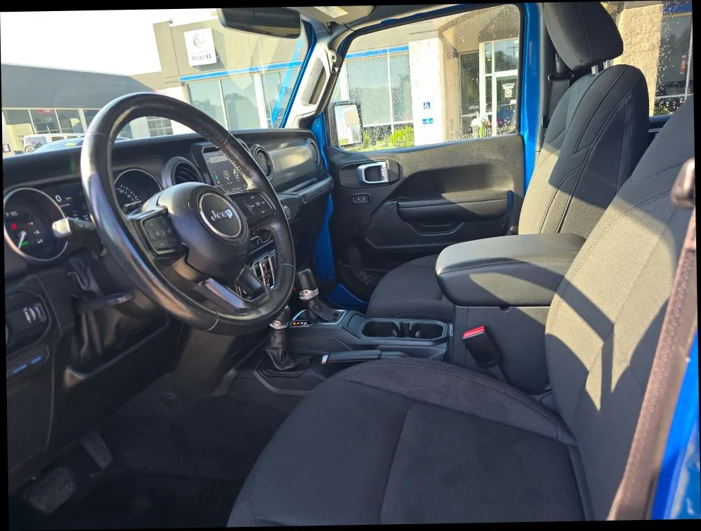 Jeep Wrangler photo 10