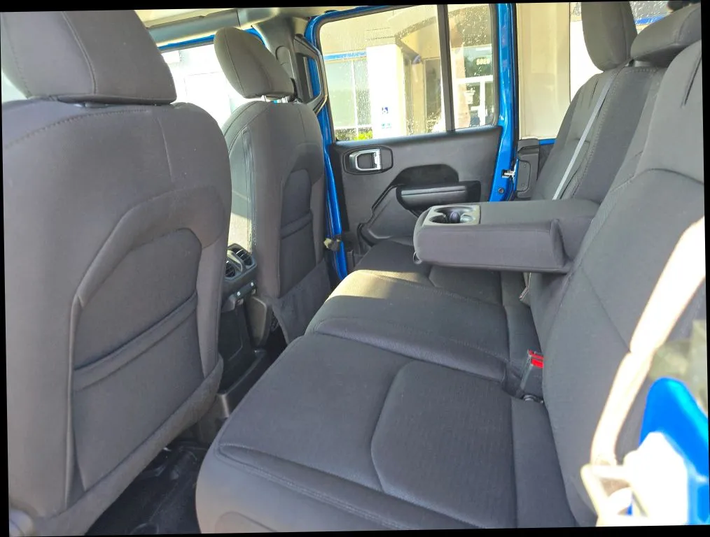 Jeep Wrangler photo 12