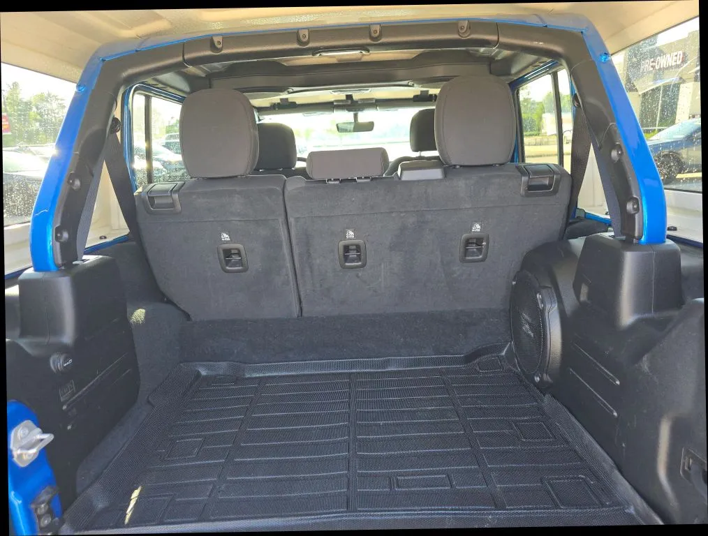 Jeep Wrangler photo 18