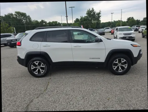 More photos of 2016 Jeep Cherokee TrailHawk Sport Utility 4D at Main Street Motors, IN