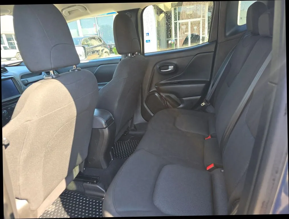 Jeep Renegade photo 12