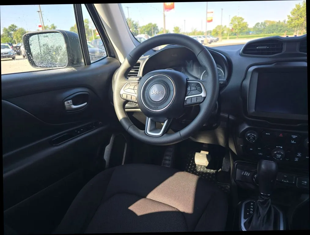 Jeep Renegade photo 14