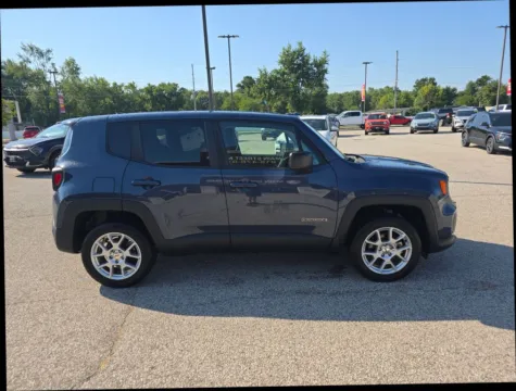 More photos of 2023 Jeep Renegade Latitude Sport Utility 4D at Main Street Motors, IN