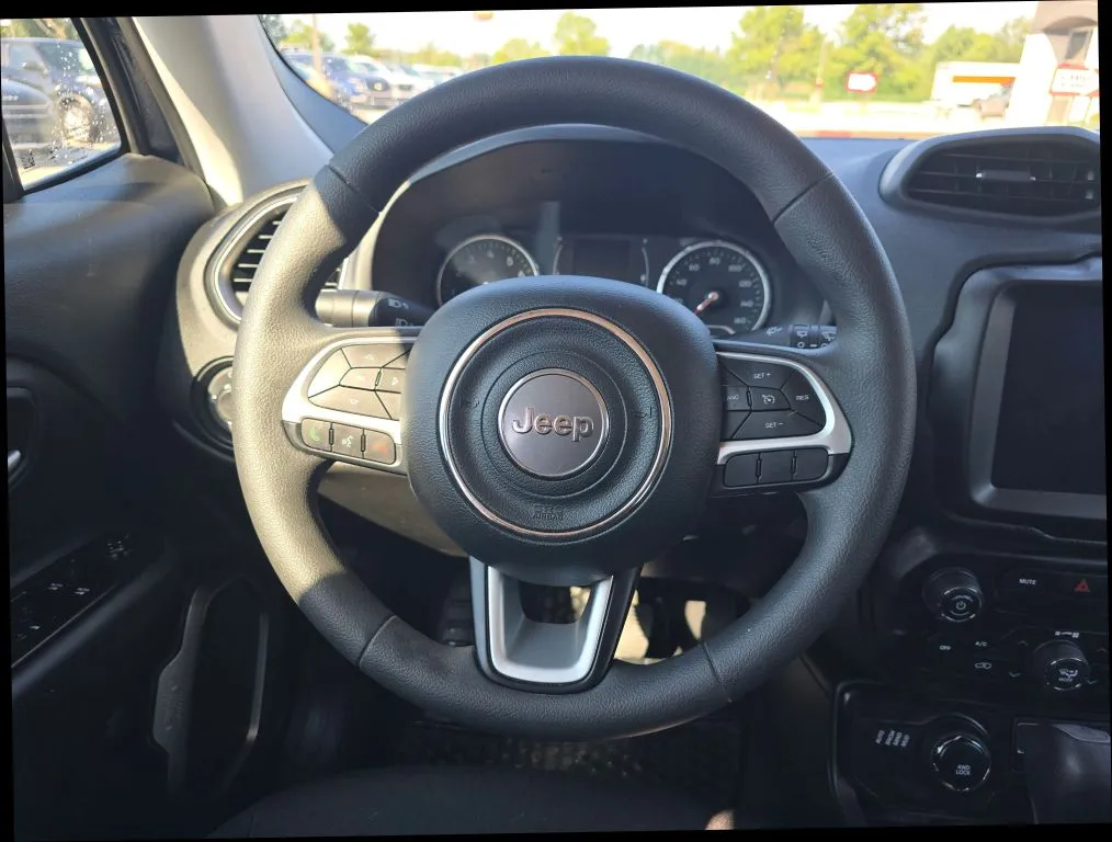 Jeep Renegade photo 16