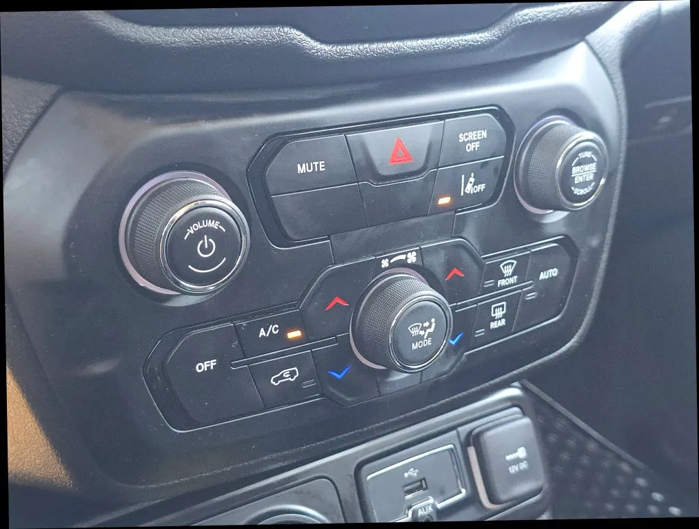 Jeep Renegade photo 28