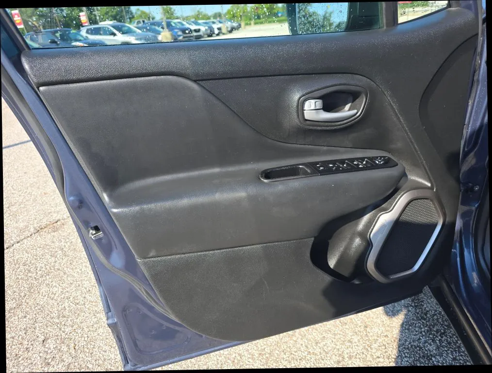 Jeep Renegade photo 9