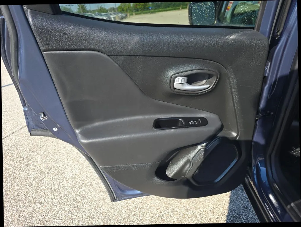 Jeep Renegade photo 11