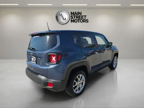 More photos of 2023 Jeep Renegade Latitude Sport Utility 4D at Main Street Motors, IN