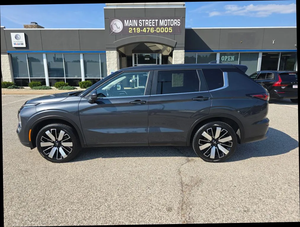 Gray 2025 Mitsubishi Outlander SE Sport Utility 4D for sale in Portage, IN