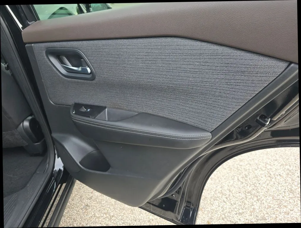 Nissan Rogue photo 18