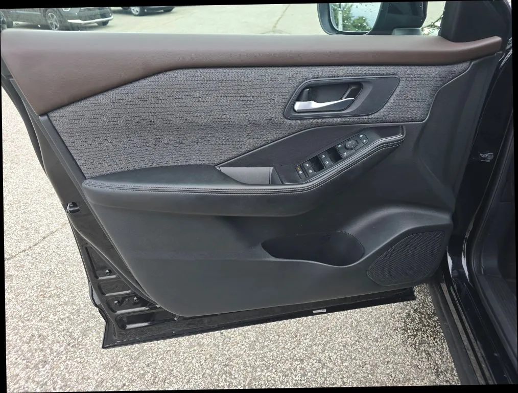 Nissan Rogue photo 9