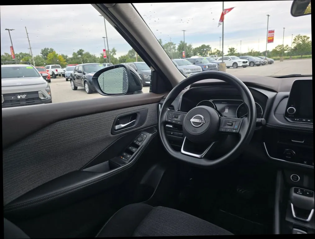 Nissan Rogue photo 14