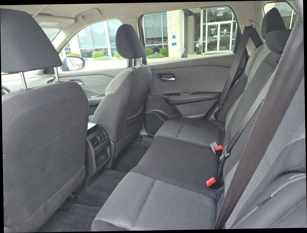 Nissan Rogue photo 12