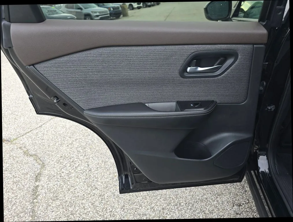 Nissan Rogue photo 11