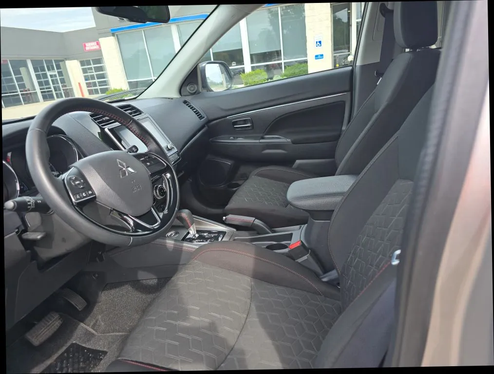 Mitsubishi Outlander Sport photo 10