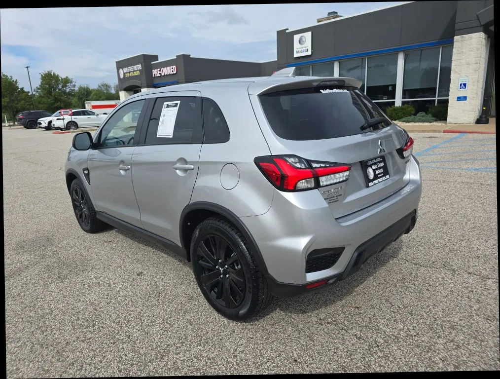 Mitsubishi Outlander Sport photo 2