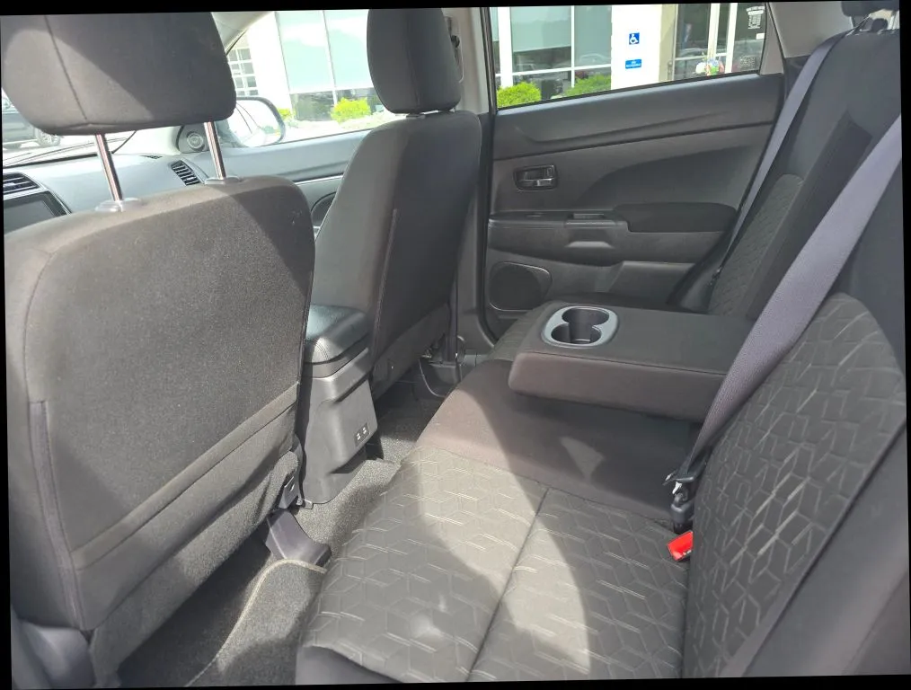 Mitsubishi Outlander Sport photo 12