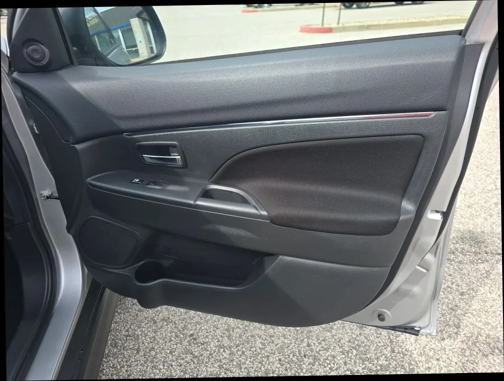 Mitsubishi Outlander Sport photo 21