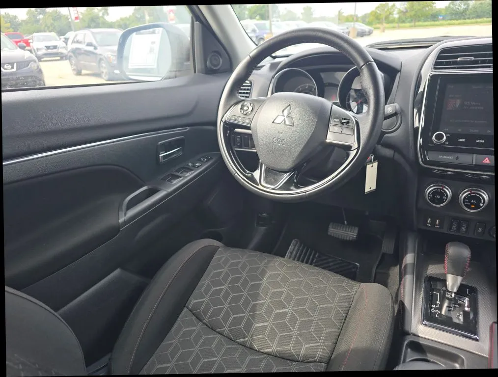 Mitsubishi Outlander Sport photo 14