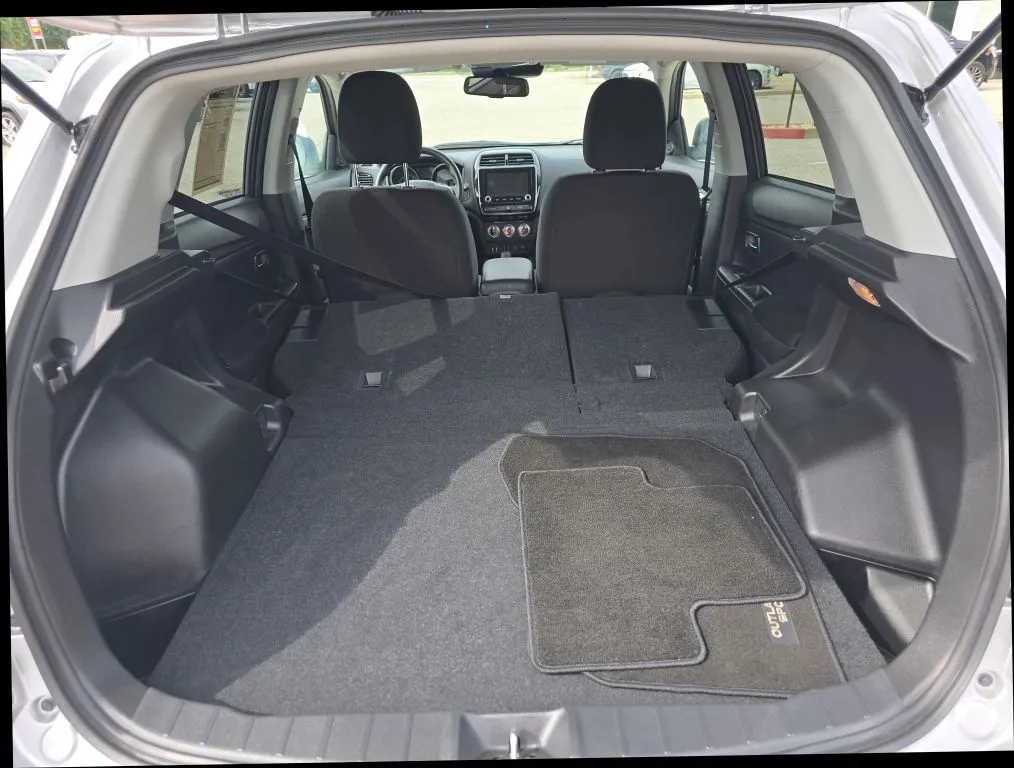 Mitsubishi Outlander Sport photo 18